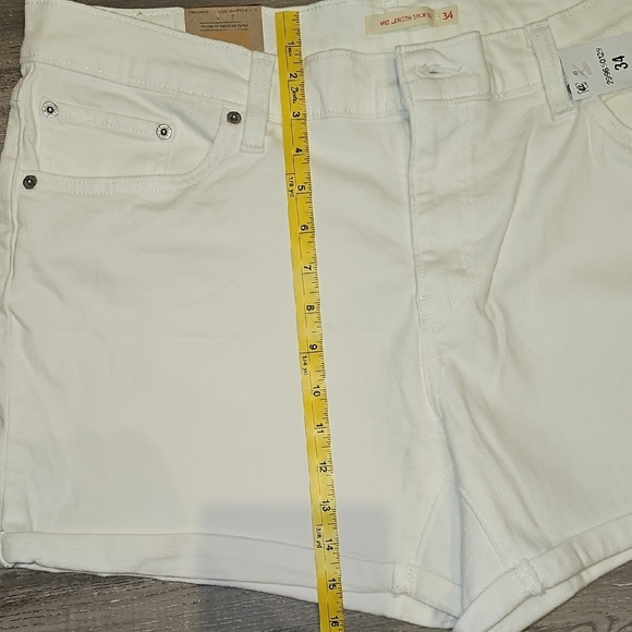 Levi's White Jean Shorts Mid-Length Distressed Hem - Picture 4 of 9